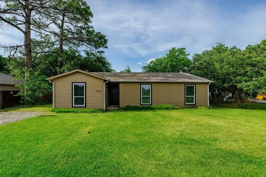 638 Matador Drive, Oak Point