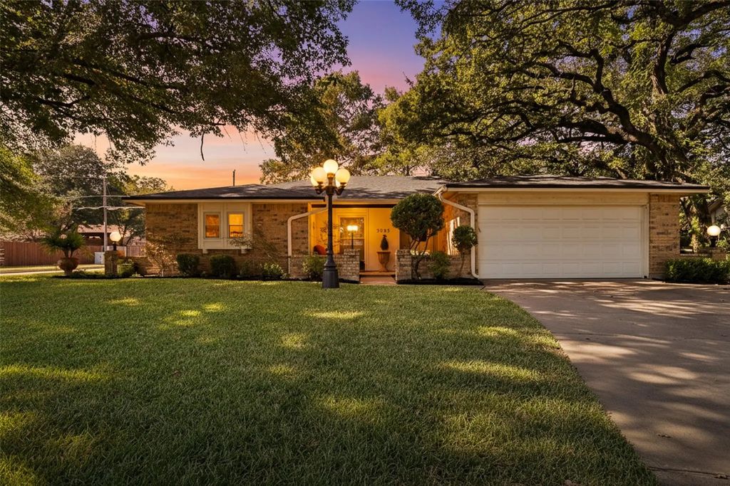 3905 Firethorn Drive, Arlington