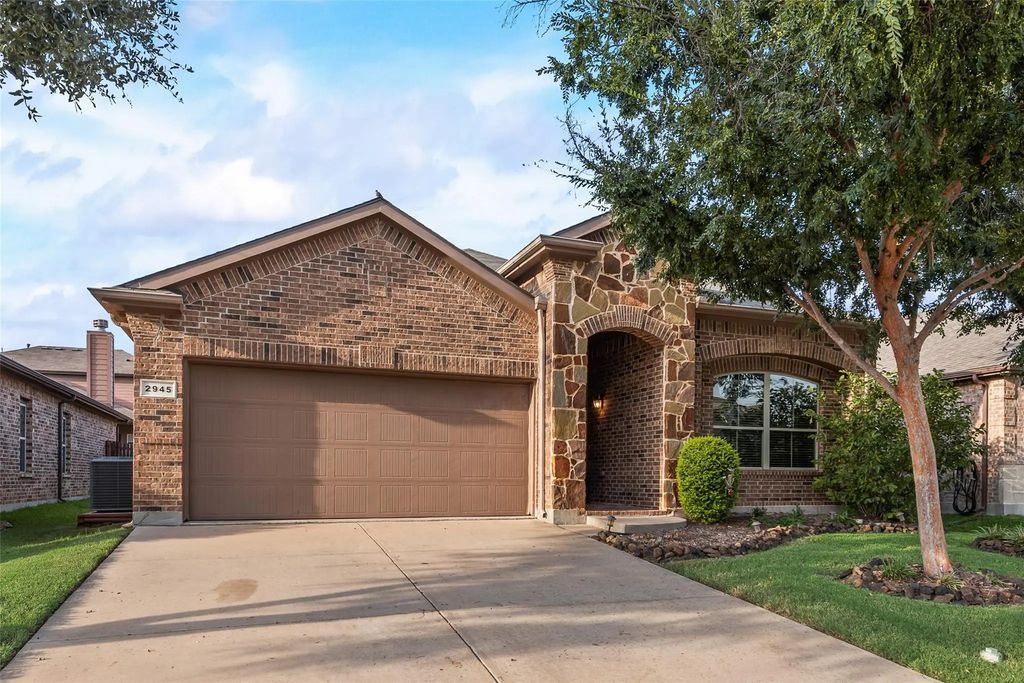2945 Saddle Creek Drive, Fort Worth
