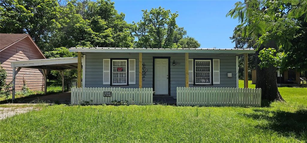 1713 W Frank Street, Grand Saline
