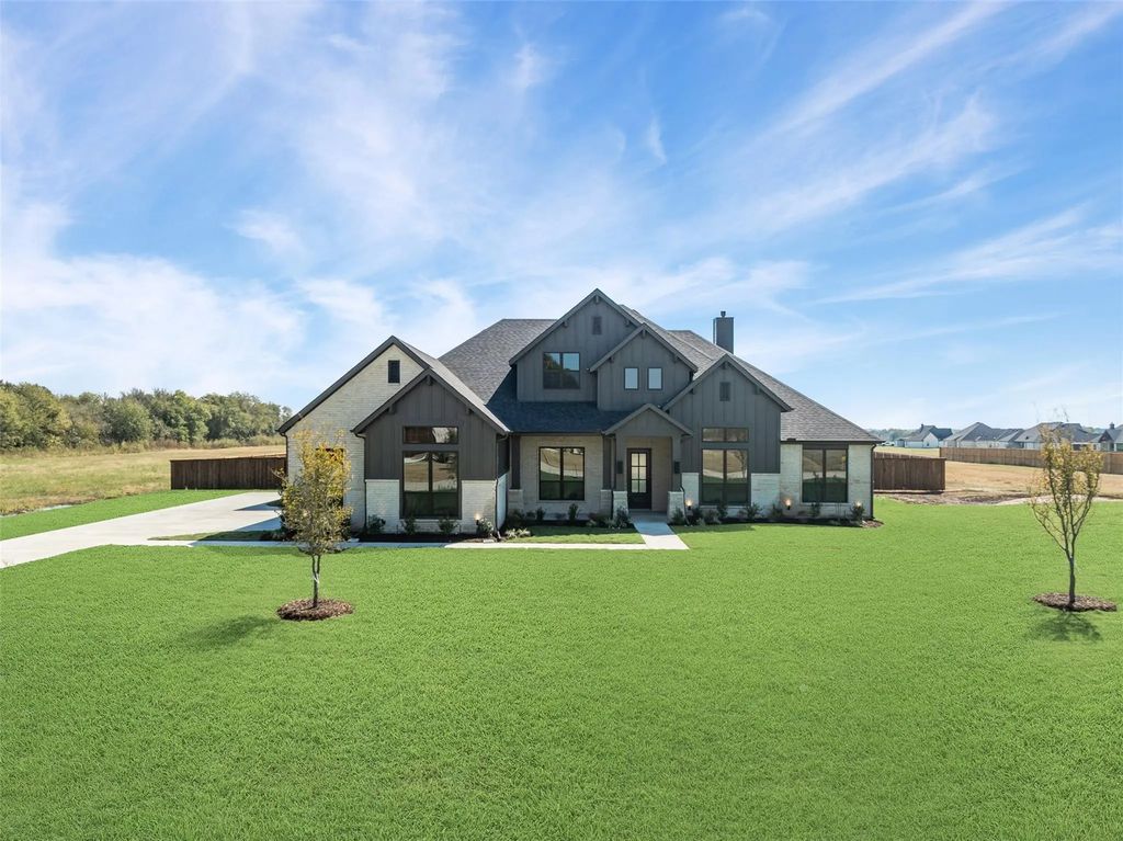2141 Tutt Trail, Waxahachie