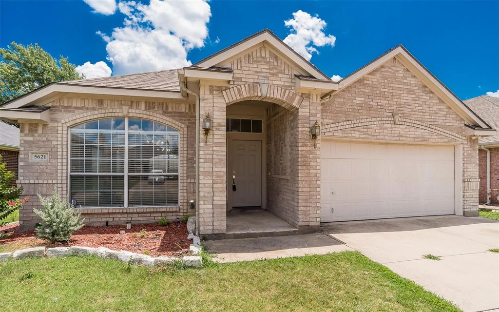 5621 Creekhollow Drive, Arlington