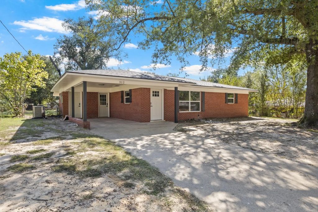 312 Willow Street, Hughes Springs