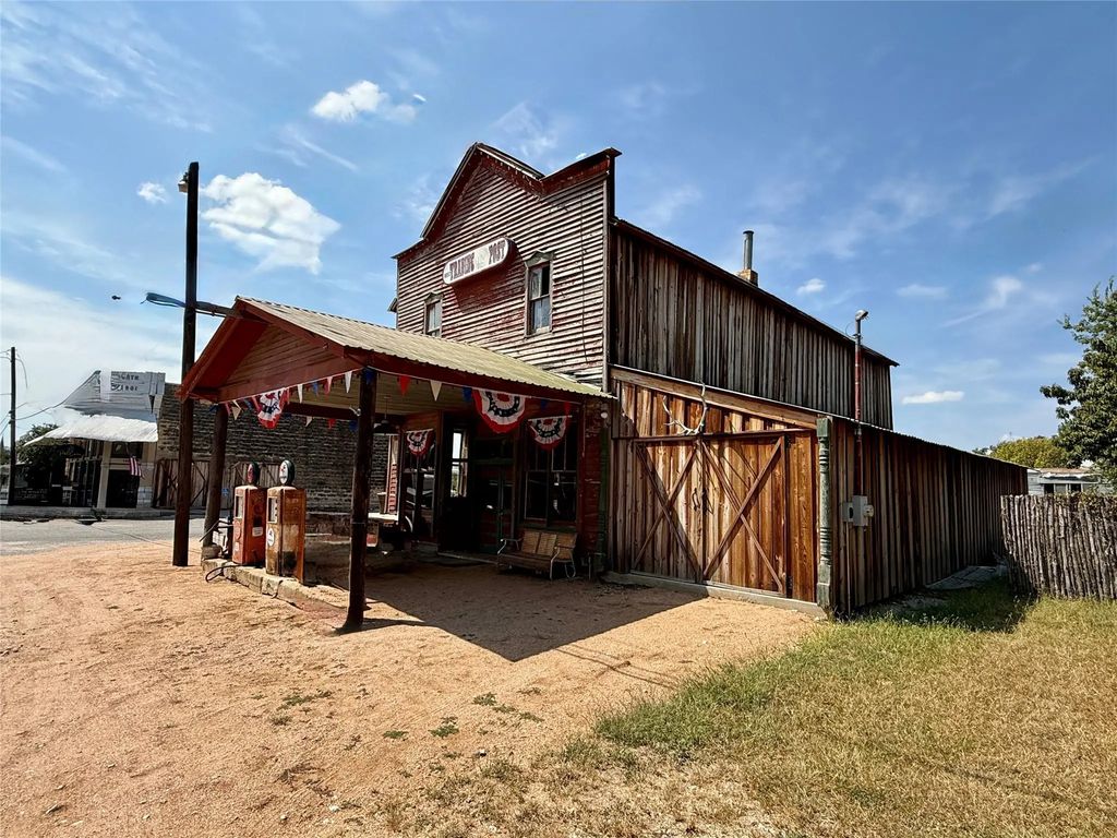 622 Main Street, Blanket