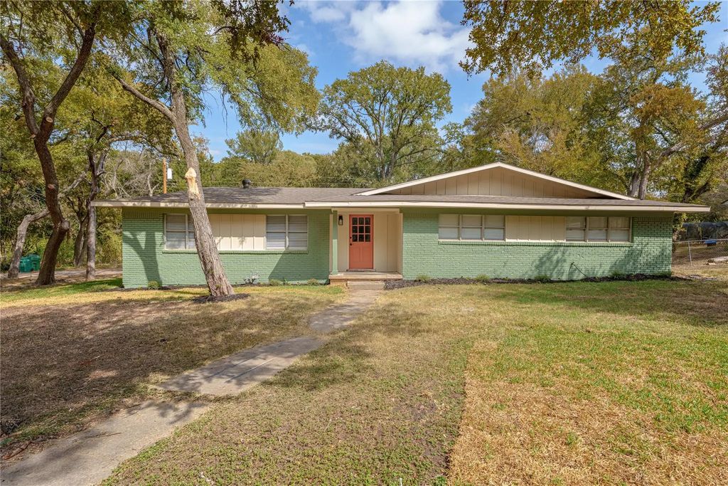 121 N Emberwood Drive, Waco