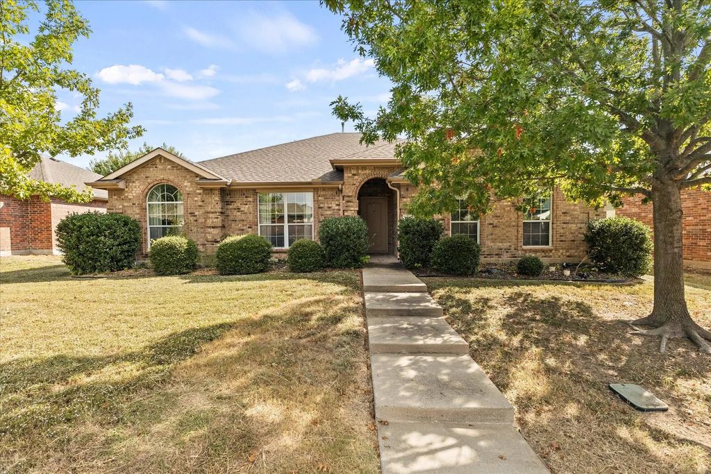 1142 Hidden Lakes Way, Rockwall