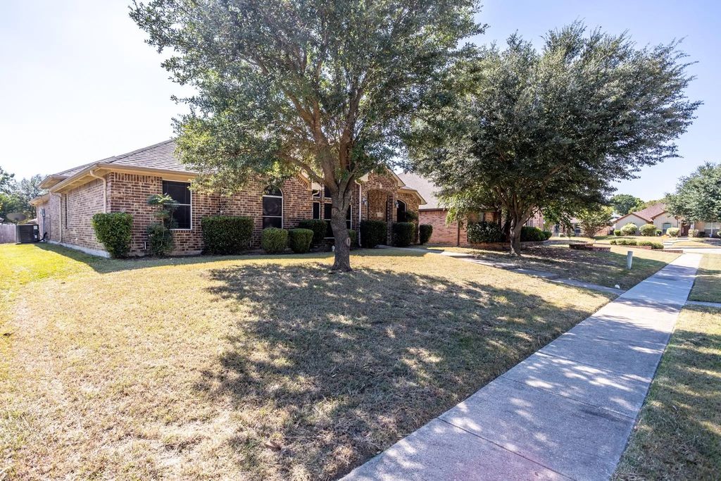 928 Trinity Drive, Lancaster