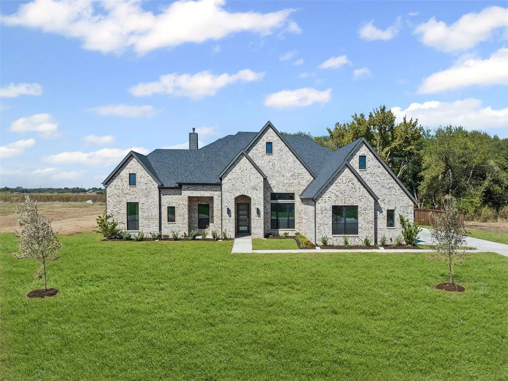 2140 Tutt Trail, Waxahachie