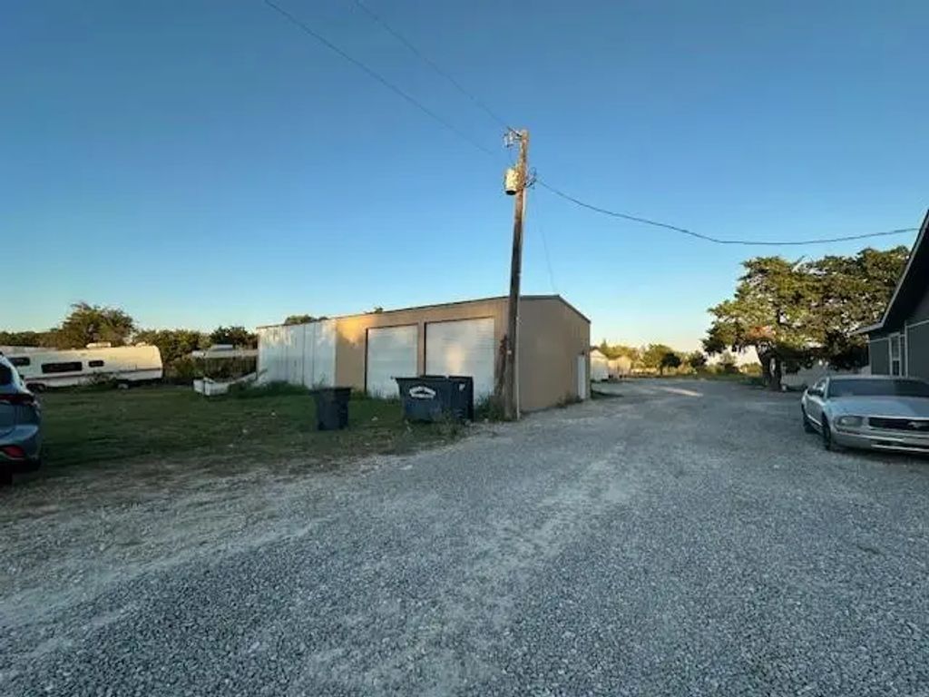 2493 Live Oak, Princeton