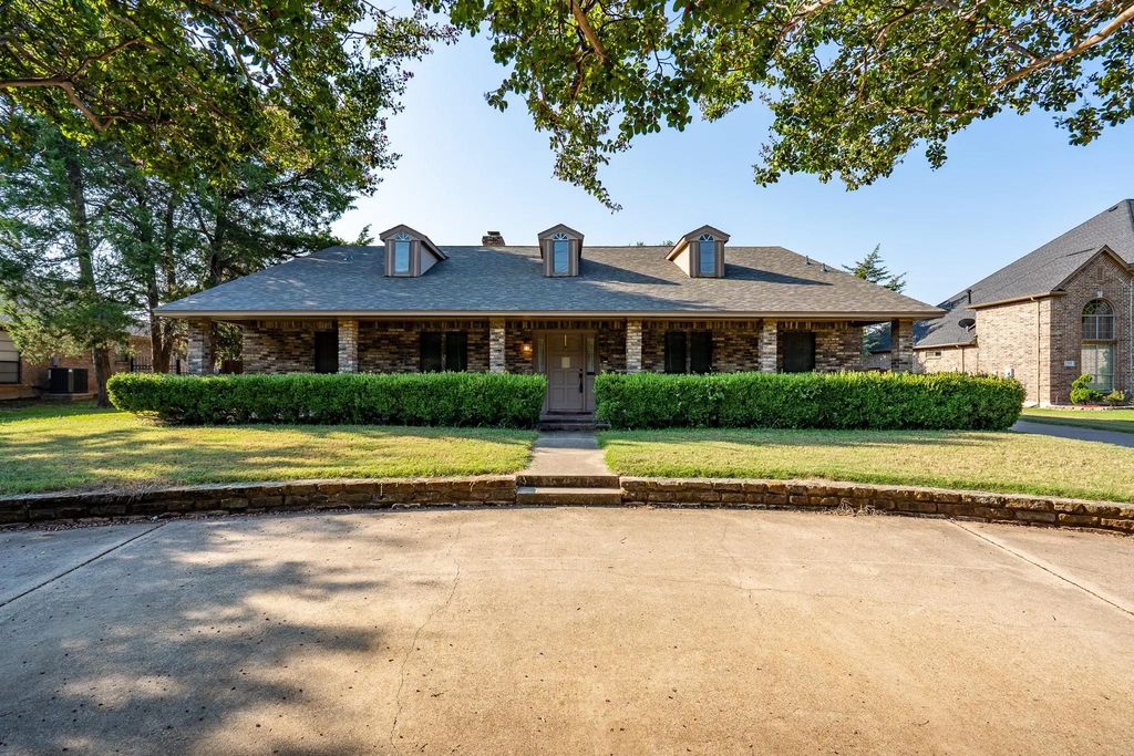 1204 W Pleasant Run Road, DeSoto