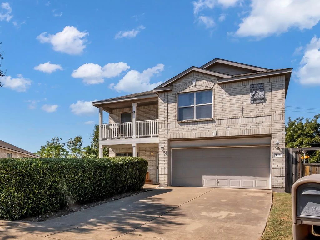 936 Sunrise Lane, Hutchins