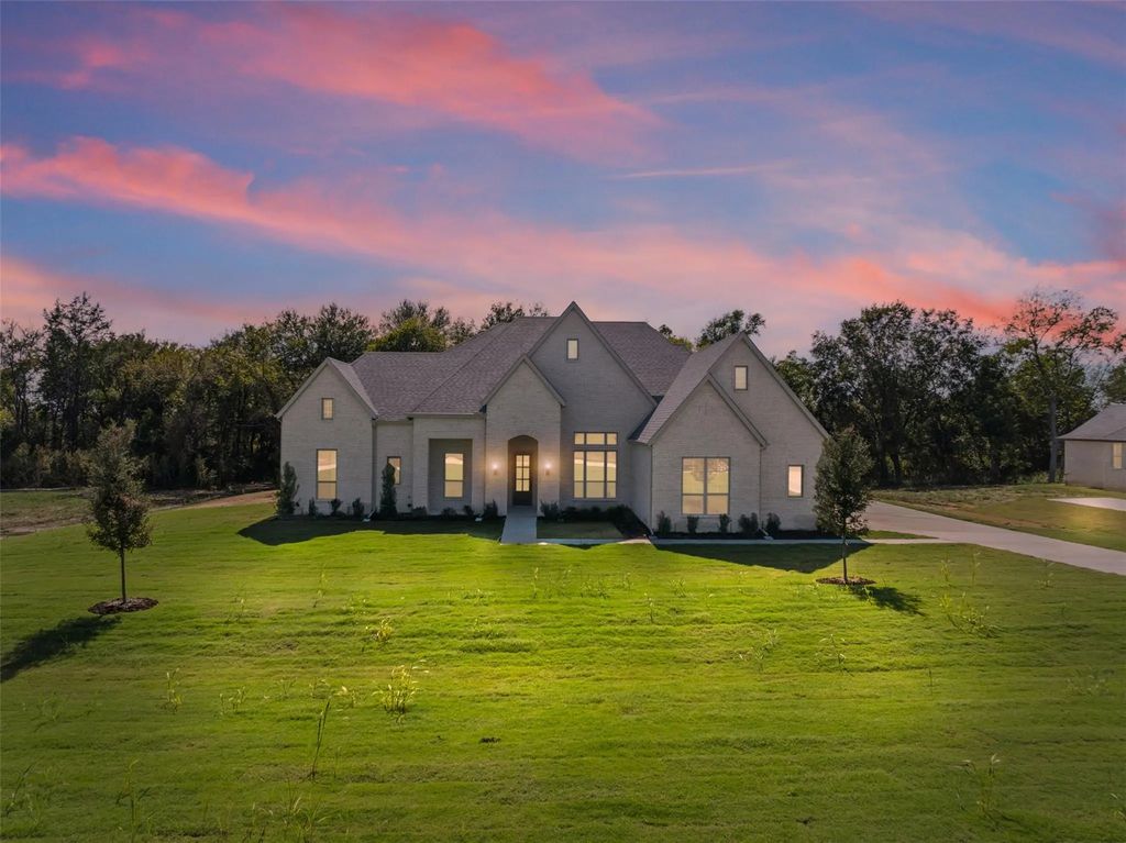 311 Mayberry Way, Waxahachie
