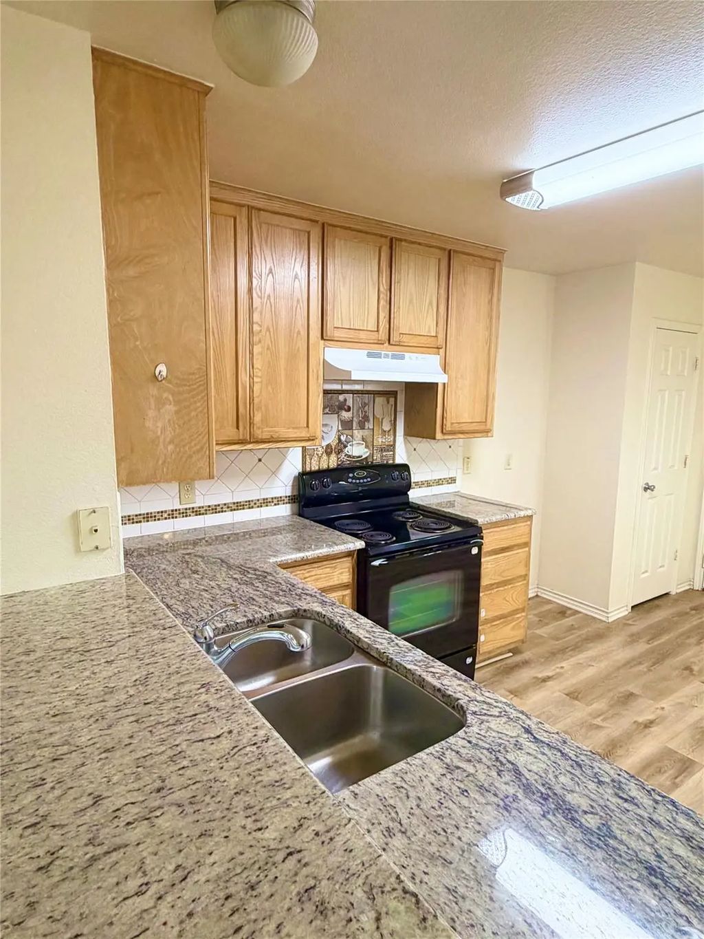 3201 Royal Crest Drive, Fort Worth