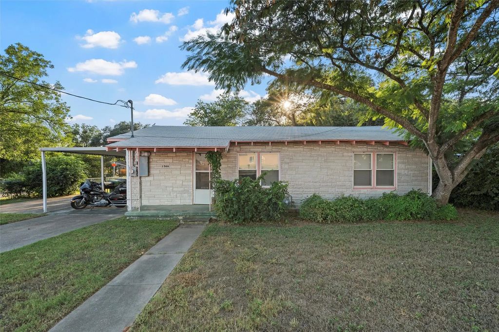 1500 J J Flewellen Road, Waco