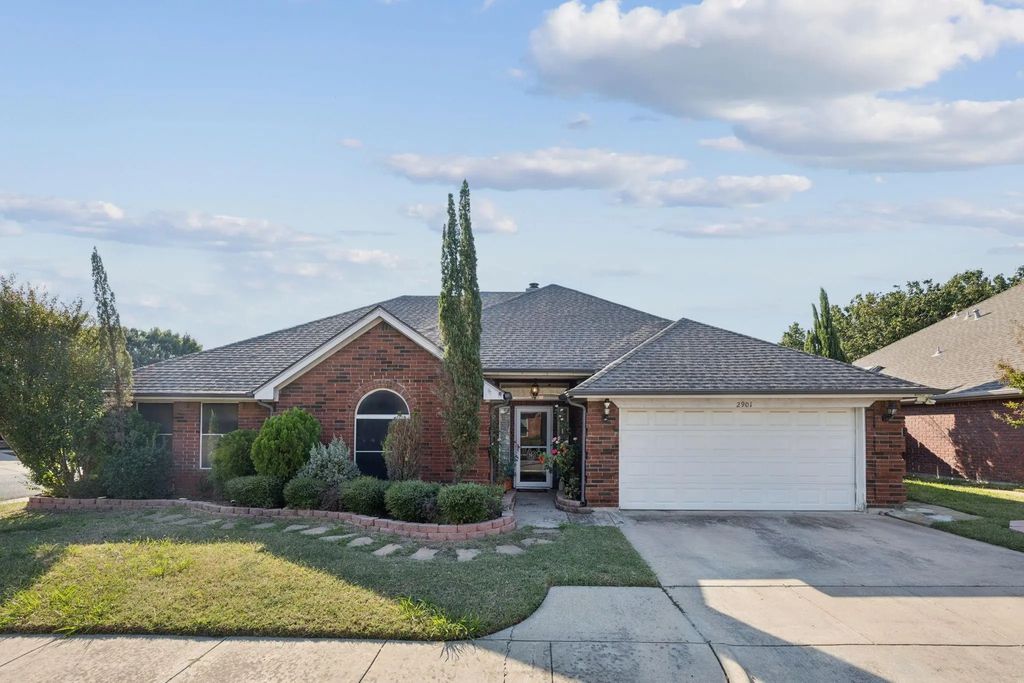 2901 Miles Way, Bedford