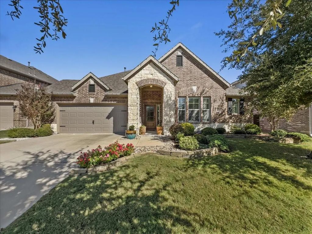 1805 Settlement Way, Aubrey