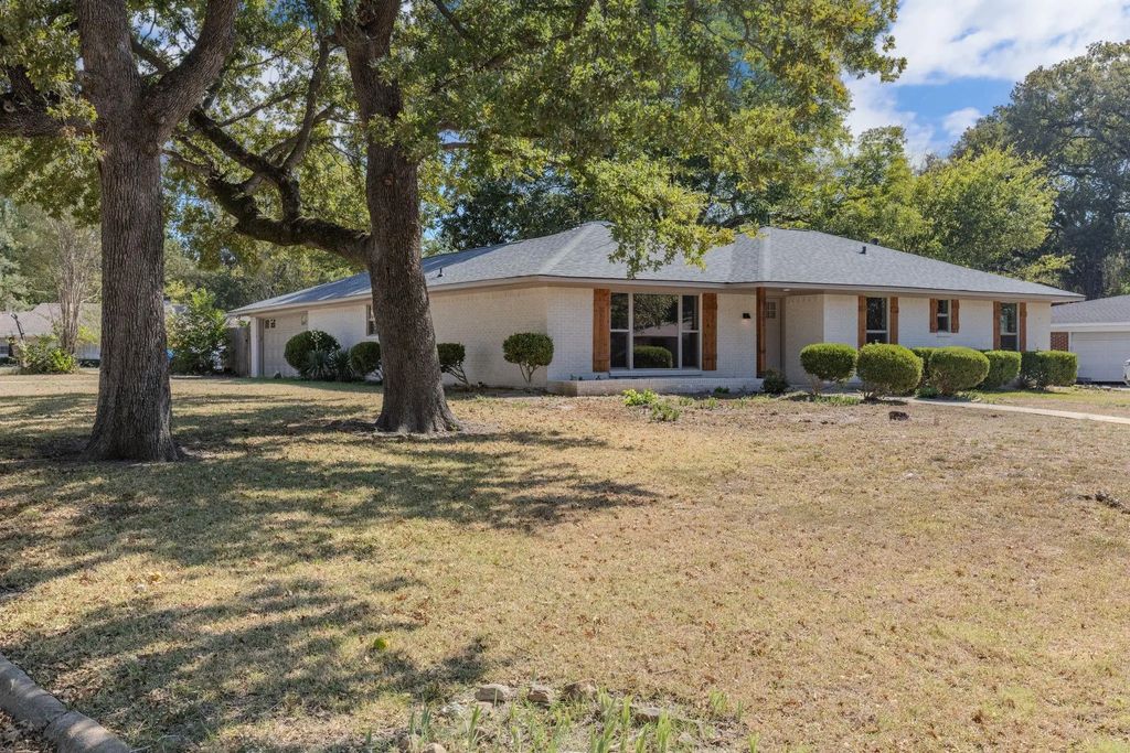 3002 Tanglewood Drive, Commerce