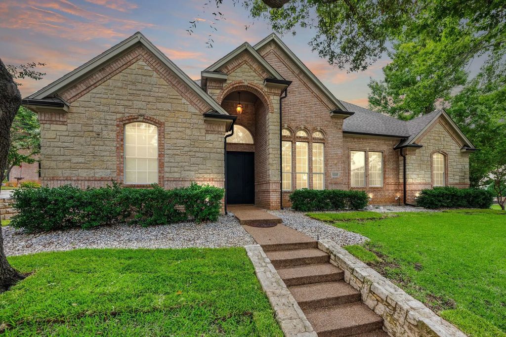 8200 Fenwick Drive, North Richland Hills