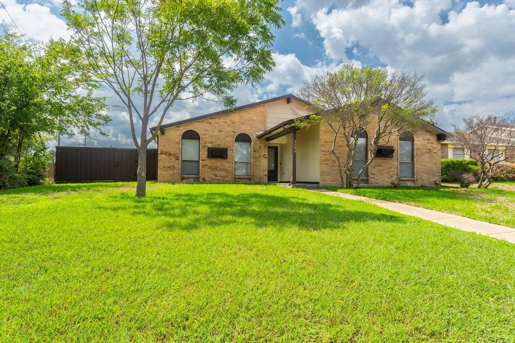 4505 Las Hadas, Mesquite