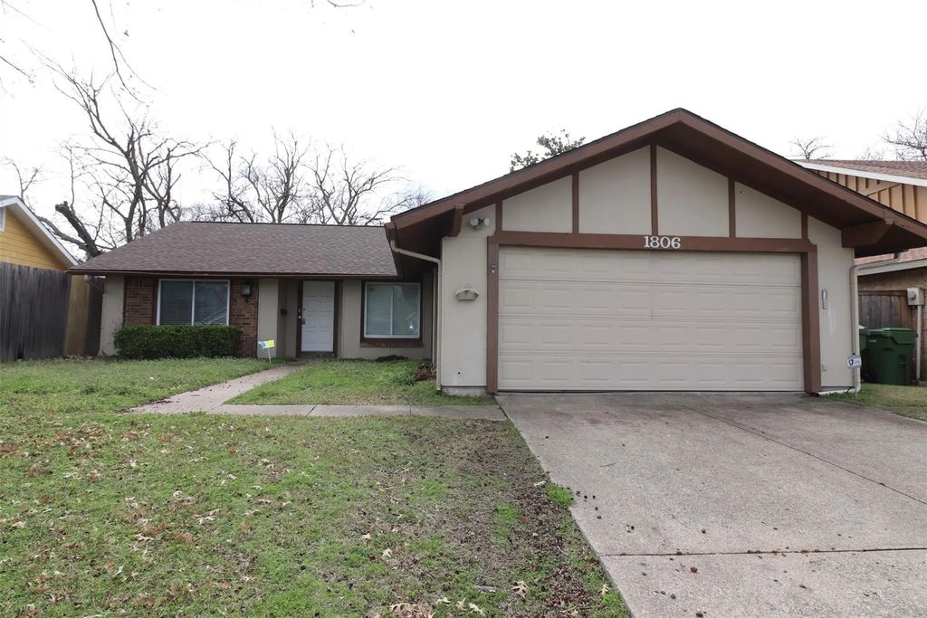 1806 Plantation Road, Garland