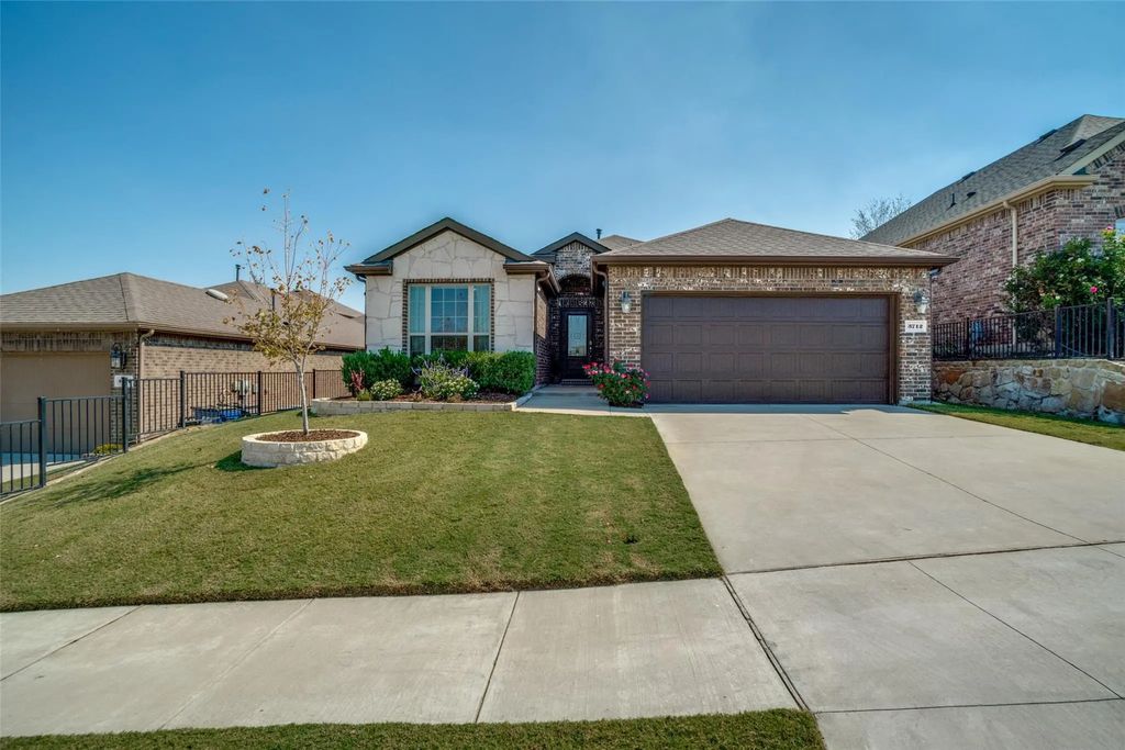 3712 Brazos Street, Melissa
