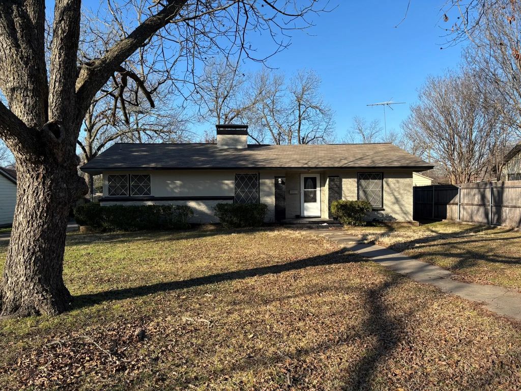 308 Bellevue Drive, Cleburne