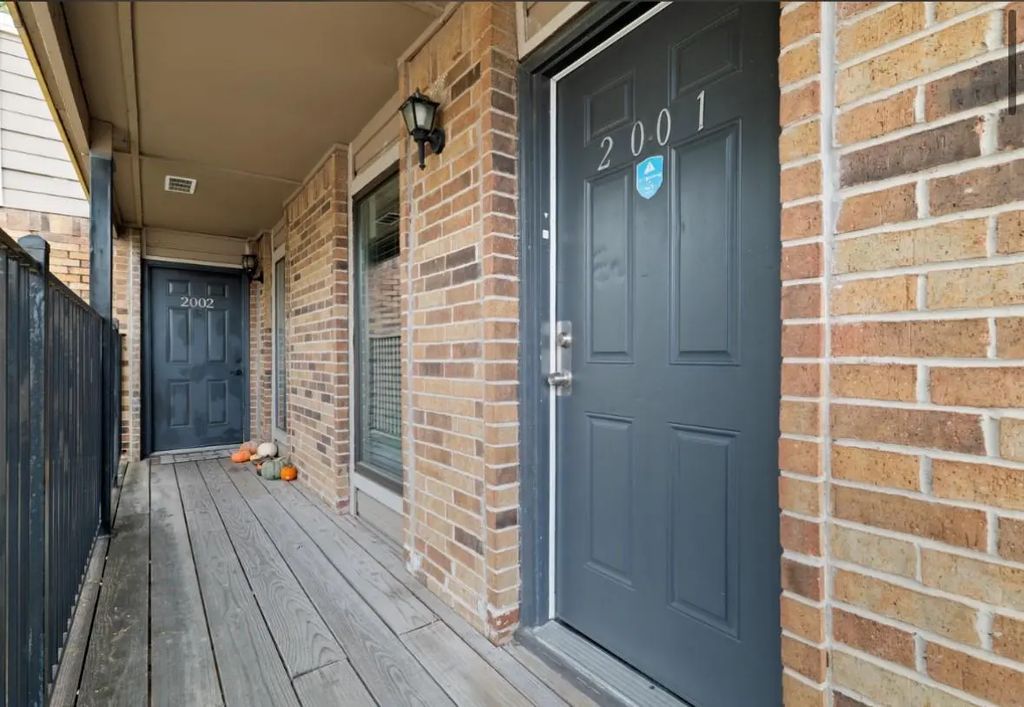 8109 Skillman Street 2001, Dallas