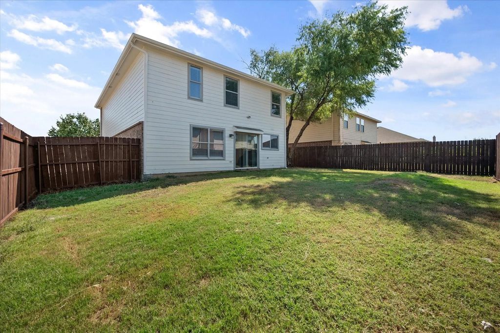 800 Green Heath Avenue, Fort Worth