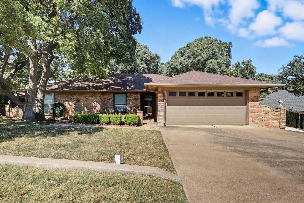105 Alsbury Boulevard, Burleson