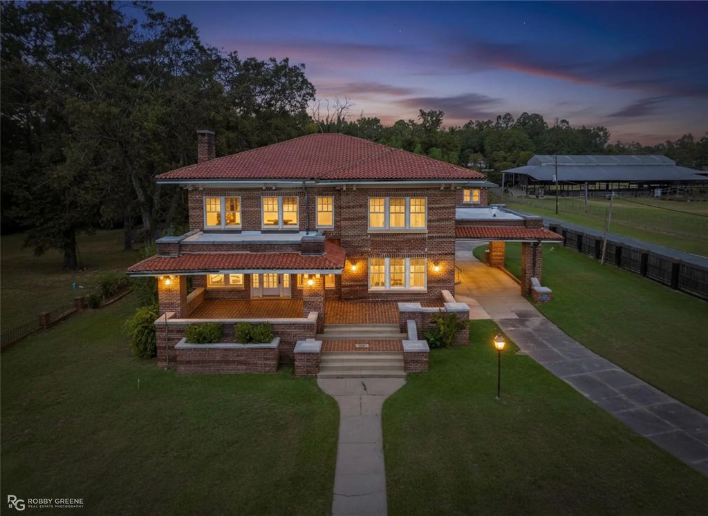 1697 Main Street, Haynesville