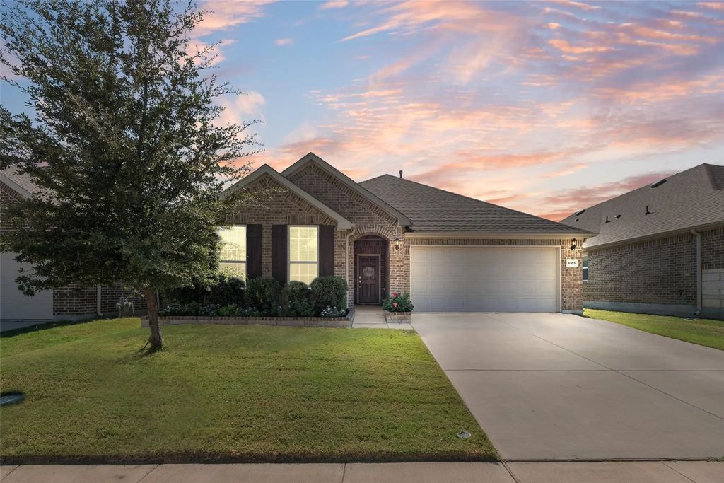1065 Twisting Ridge Terrace, Fort Worth
