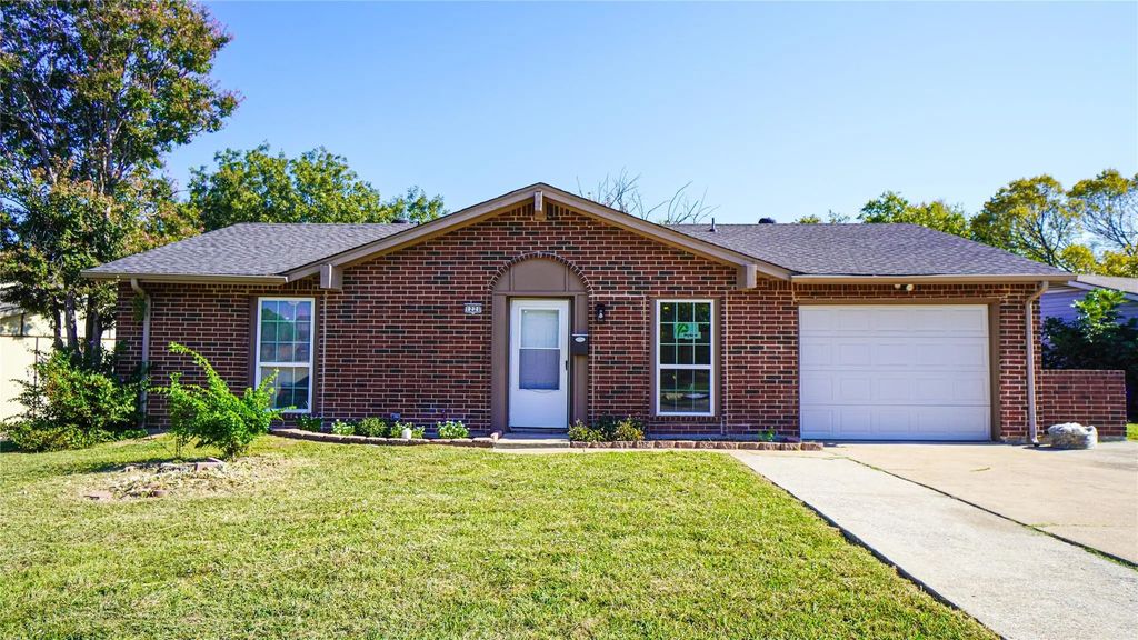 1221 Cove Drive, Garland