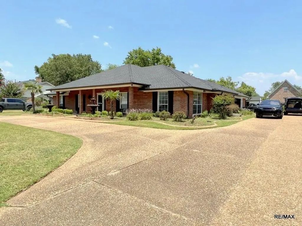 115 Dover Court, Bossier City