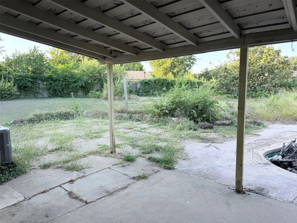 2410 Clint Court, Arlington