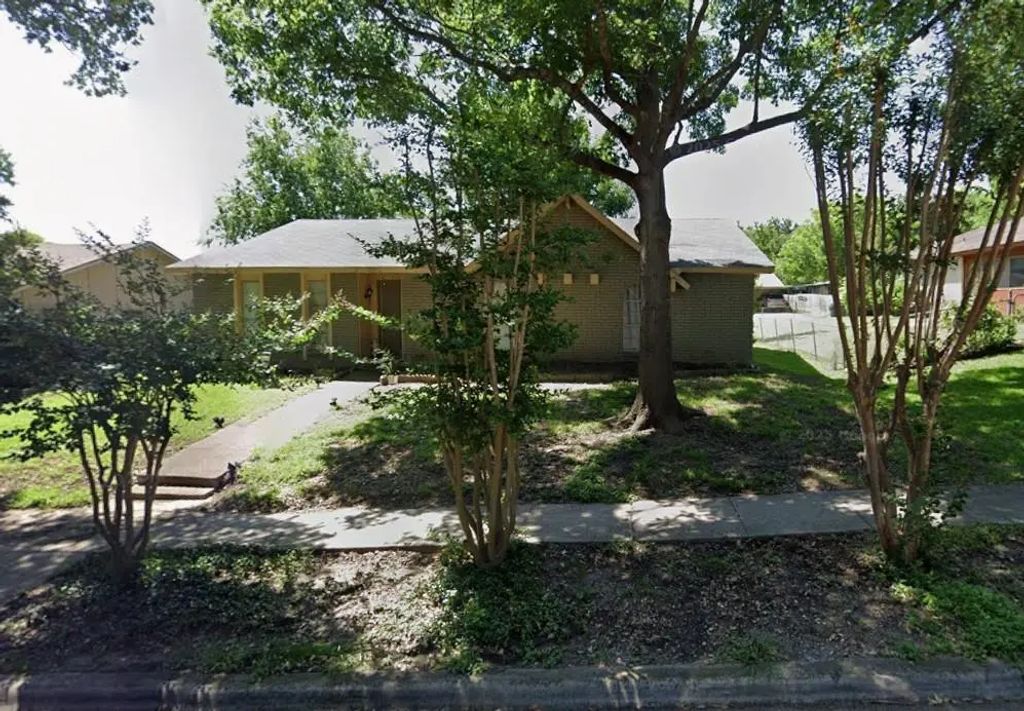 2914 Clover Valley Drive, Garland