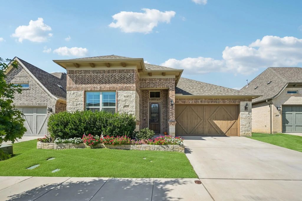 325 Arrowhead Pass, Keller