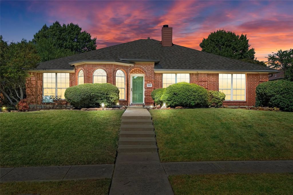 3901 Pointe Loma Drive, Rowlett