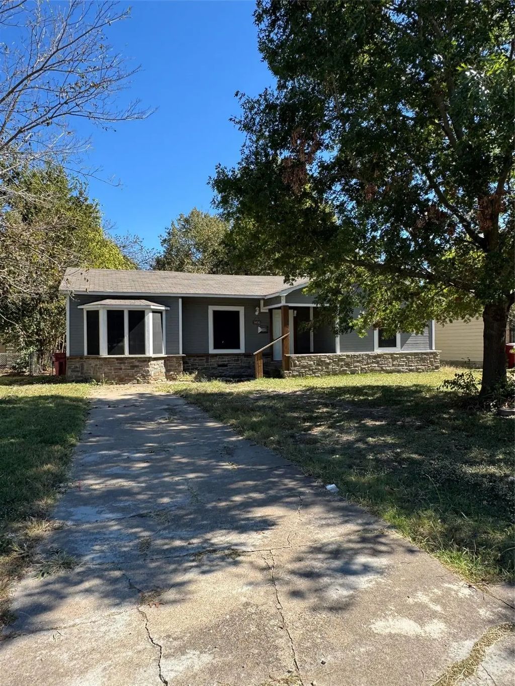 1406 Pecan, Bonham