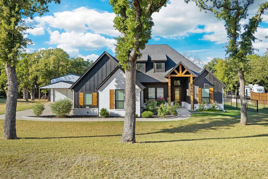 1104 Horizon Trace Drive, Azle