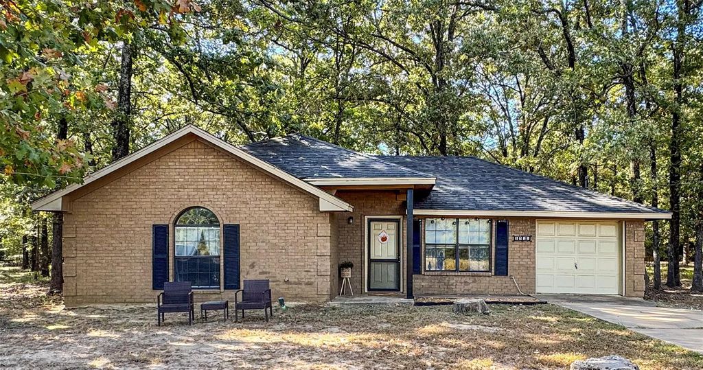 1511 County Road 44900, Blossom