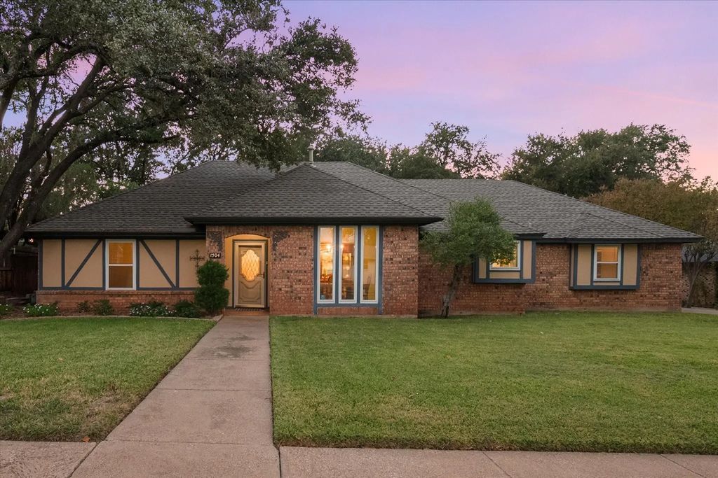 1504 Arrowhead Drive, Pantego