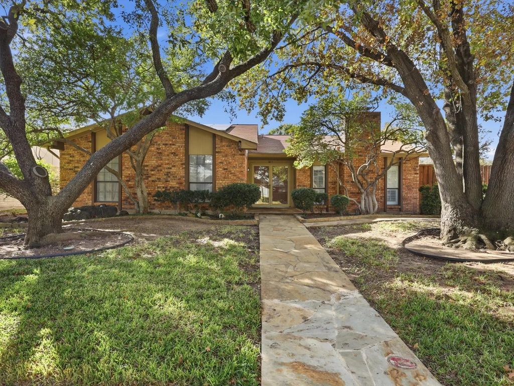 303 Woodhurst Drive, Coppell