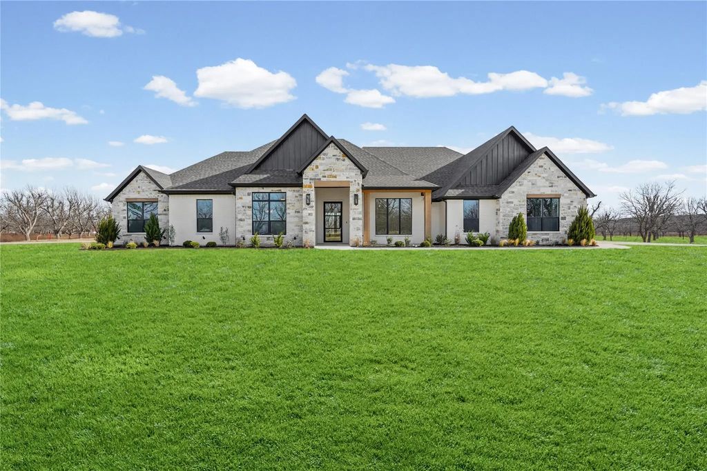 2012 Skylane Drive, Granbury