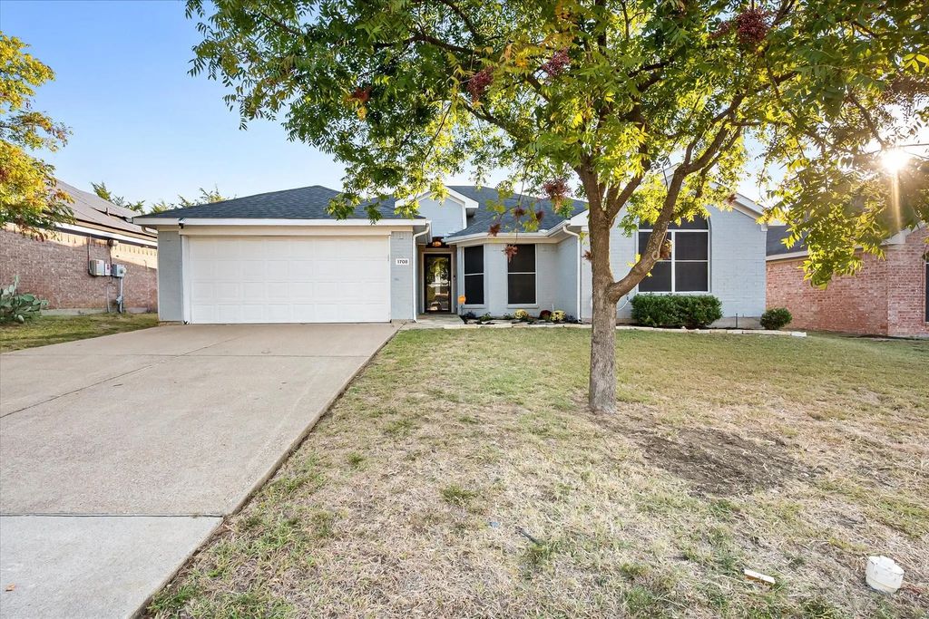 1708 Country Crest Lane, Mansfield