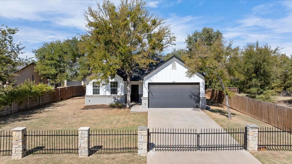 3704 Canyon Road, Granbury