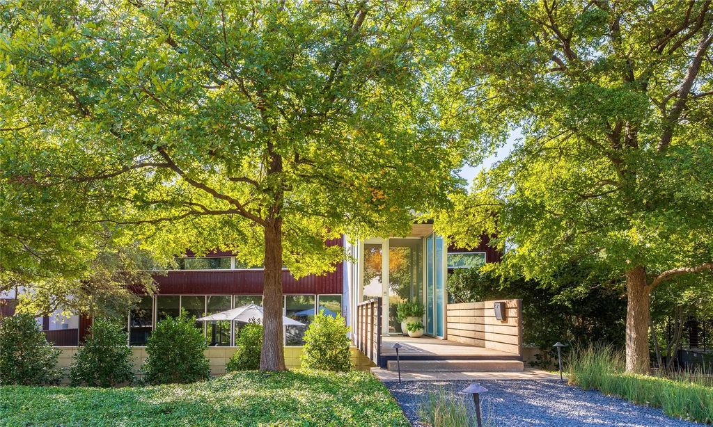 709 Kessler Woods Trail, Dallas