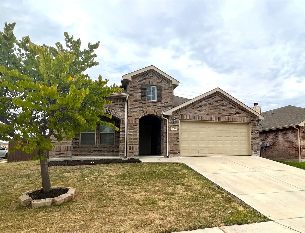 9748 Sparrow Hawk Lane, Fort Worth