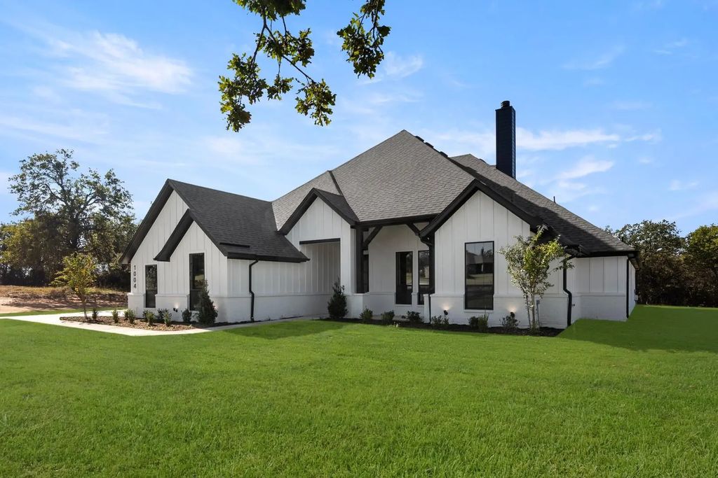 1004 Arbor Hills Court, Poolville
