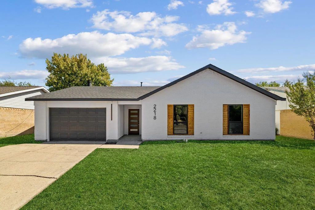 2218 Sheriff Drive, Grand Prairie