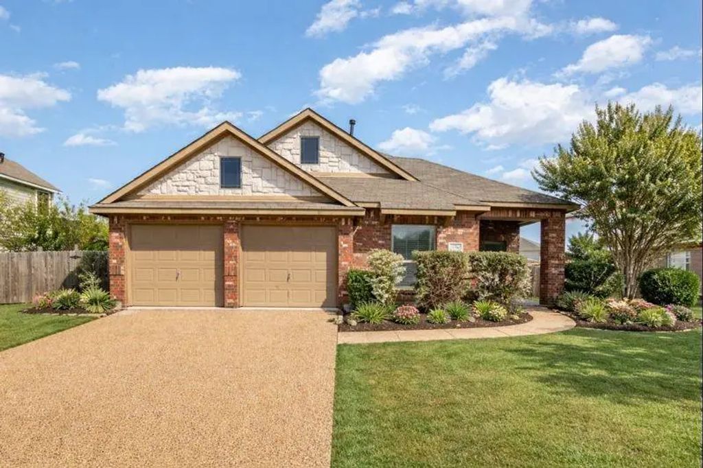 724 Candle Meadow Boulevard, DeSoto